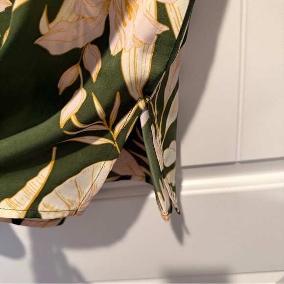 Silky Soft Green Floral Women's Blouse - Picture 6 of 7